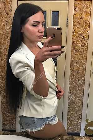 Яна, метро Римская