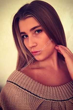 Алина, метро Лесопарковая