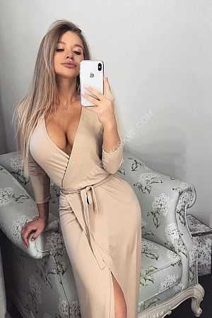 Алина, метро Новопеределкино