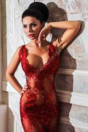 Елена, метро Верхние Котлы