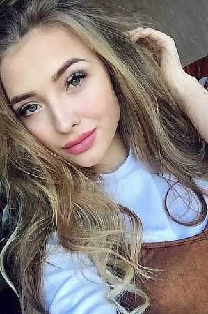 Юля, метро Белорусская