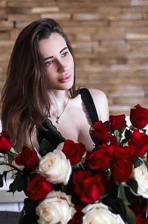 Алла, метро Молодёжная