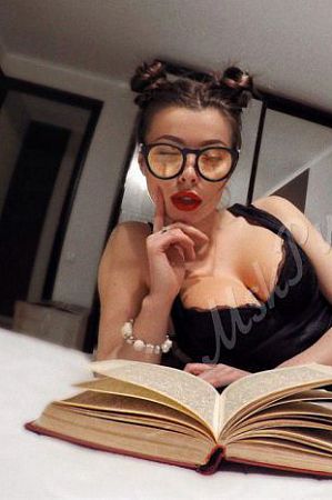 Юля, метро Улица Академика Янгеля