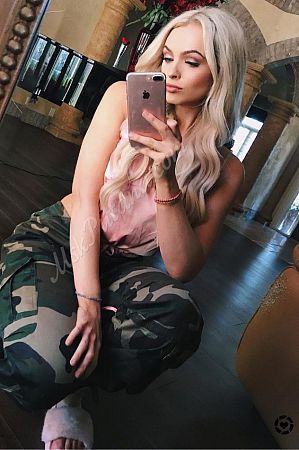 Полина, метро Фили