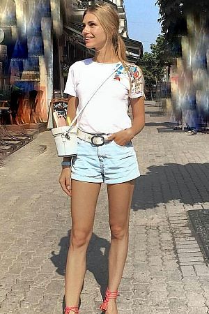 Юля, метро Локомотив