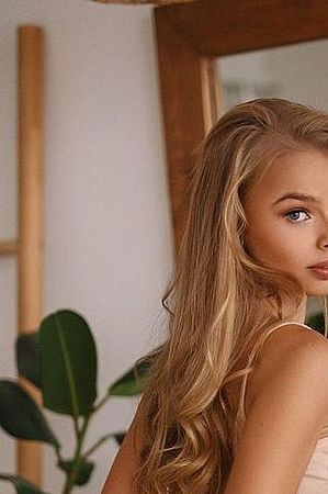 Дарина, метро Улица Старокачаловская