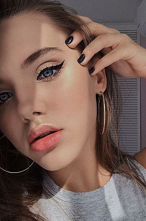 Анна, метро Третьяковская
